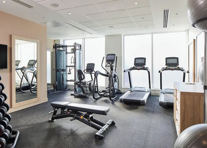 Courtyard By Marriott London City Airport